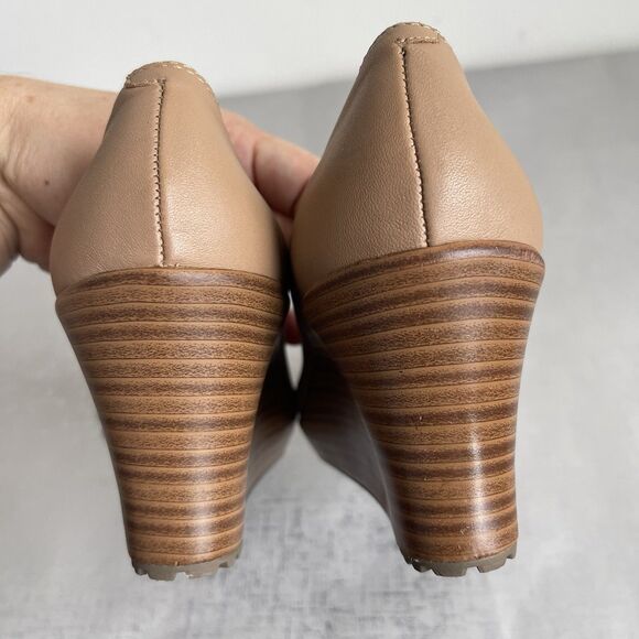 Crocs Women's A-Leigh Closed Toe Wedge Heels Size 6 Tan Beige Preppy - Picture 8 of 11